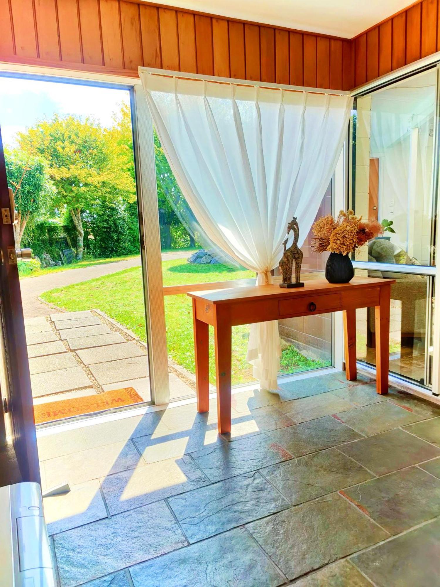 Delight In Birch-Lake View Holiday Home Lago Lago Taupo Exterior foto